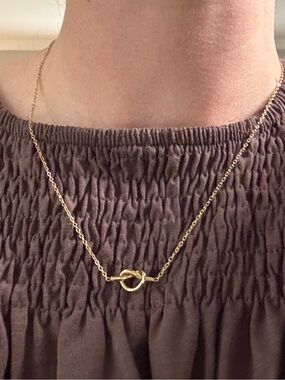 Gold Knot Forever Simple Necklace
Brand New
Gold Plated Stainless Steel